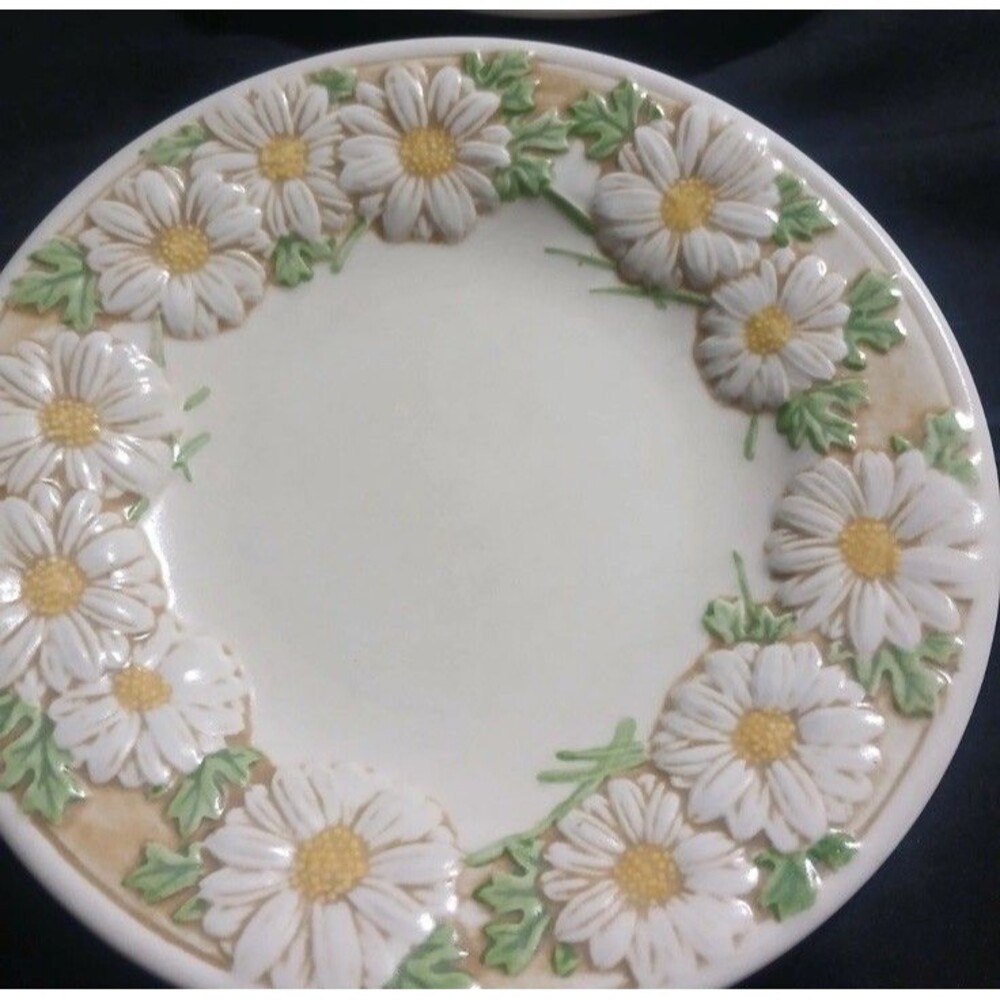 Set Of 3 Vintage Metlox Poppytrail Sculptured Daisy Saucers 6 1/4" - Picture 2 of 4